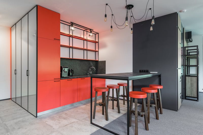 What's the cost to paint kitchen cabinets?