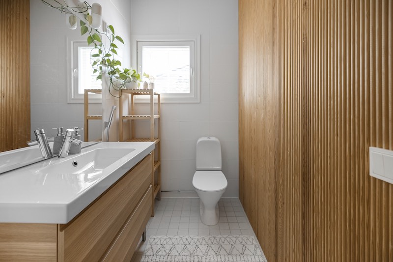 Learn how to stain bathroom cabinets